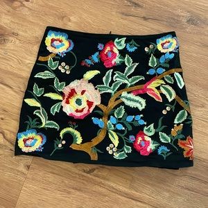 NWOT velzera embroidered floral mini skirt size medium